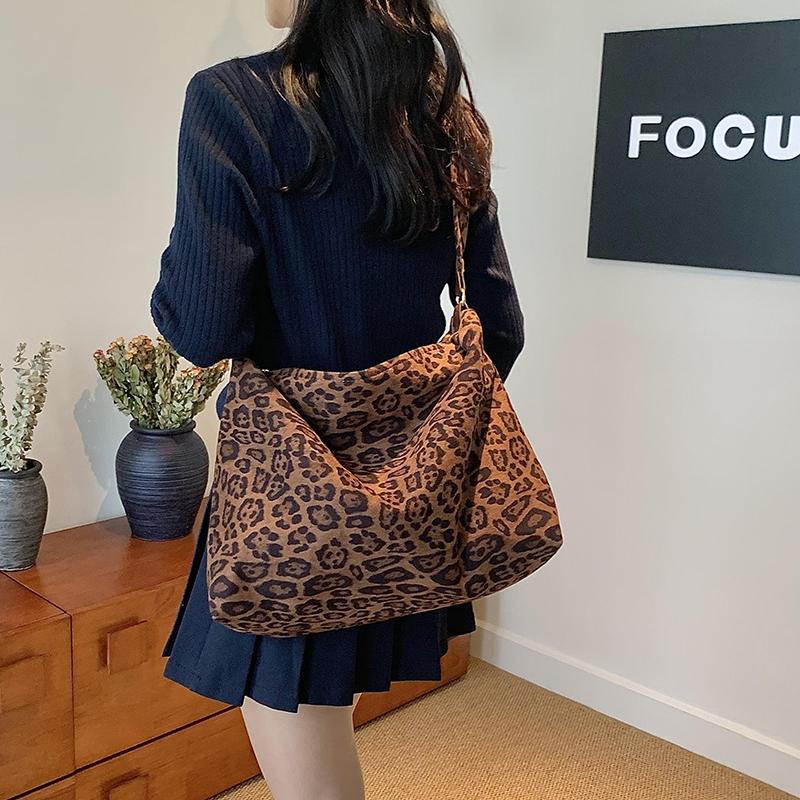 Leopard Print Denim Bag  Versatile Shoulder Bag  High Capacity  Leisure  Relaxation  Feeling  New Pattern  Fashion  Autumn  Winter