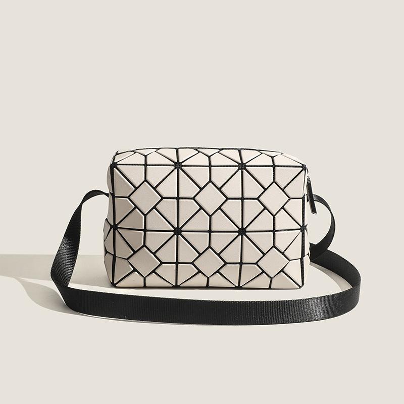2024 Summer New Women's Bag Urban Simple Fashion Versatile Bag Single Shoulder Geometric Diamond Stitching Pillow Bag