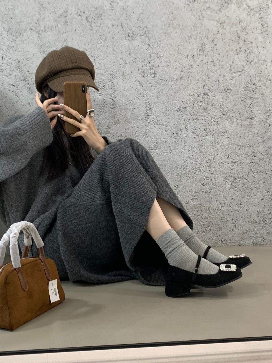 

The same style as the grape mother, with a word in the small square head velvet with a warm and thin thick heel, Mary Jane single shoes, women s spr 39 серый