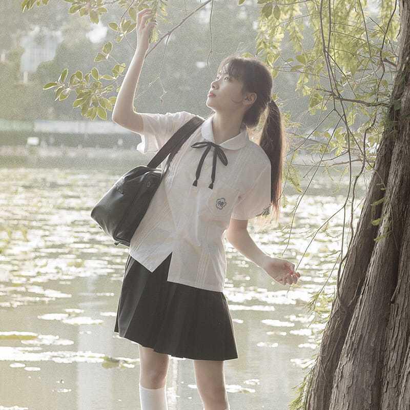 Set Uniformă Școlară Taiwan: Cămașă albă stil JK și pliuri acordeon pentru absolvirea de vară la liceu/facultate.