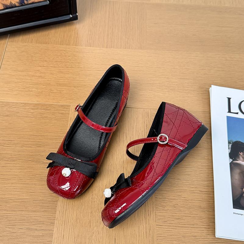 French Princess Mary Jane Shoes New Retro Pearl Bow One-word Buckle with Inner Height Increase Small Leather Shoes