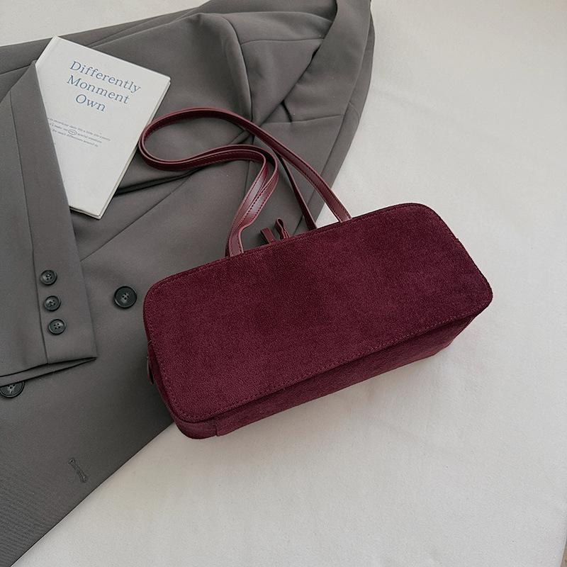 Niche Large-capacity Commuter Baguette Bag Suede 2025 Autumn New Retro Portable Temperament Shoulder Armpit Bag