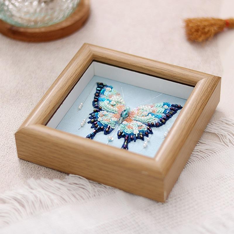 Handmade embroidery DIY material package embroidery, handmade embroidery beads embroidery, novice photo frame painting