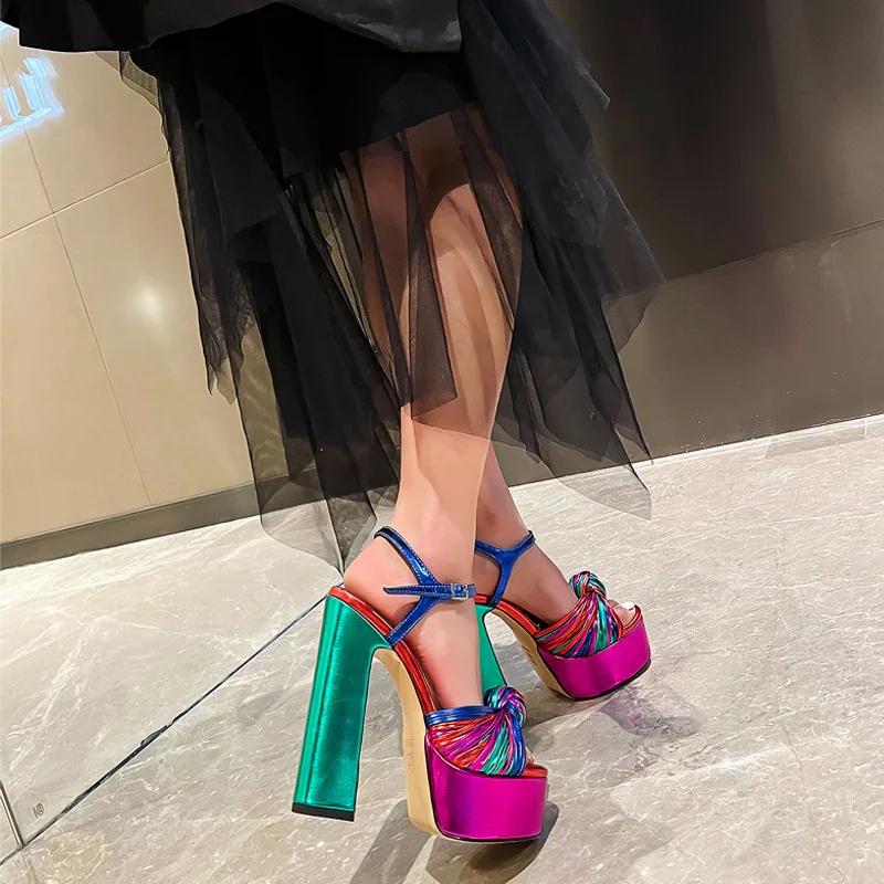 Modische farbige dünne Riemen sexy Sandalen offene Zehen hohe Absätze Party Hochzeit Nachtclub Damen dicker Absatz Peep-Toe Pumps Laufstegshows