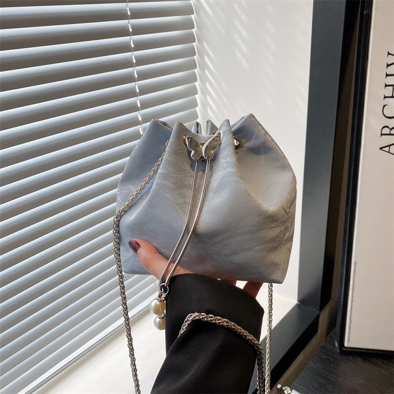 

Летняя мода легкая роскошь портативная плиссированная сумка-ведро ветер простой универсальный плечевой мессенджер на цепочке женская синий