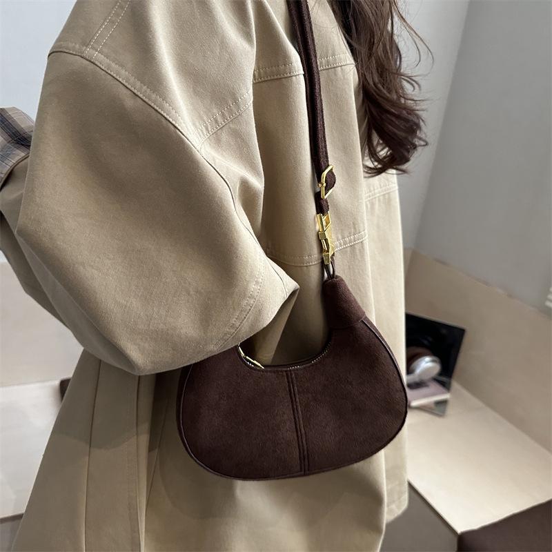 Nischenmode Textur Halbmondtasche - Herbst/Winter 2025 Trend: Einfache stilvolle Handtasche & lässige Umhängetasche