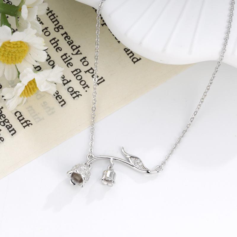 S925 Sterling Silver Lily Flower Necklace with Electroplated Clavicle Chain - Elegant and Luxurious Fashionable Style
