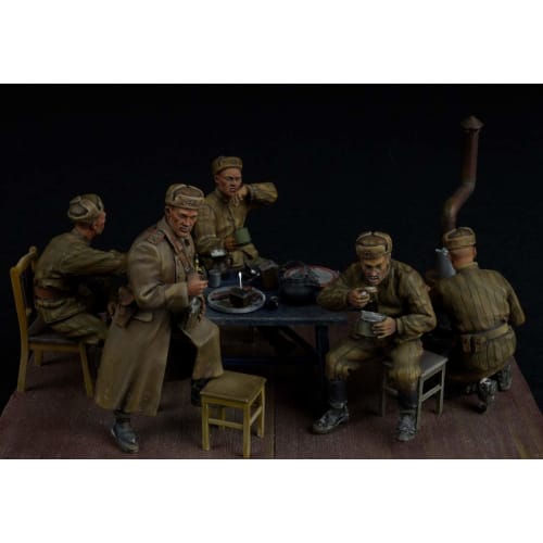 Miniart 1/35 Scale Plastic Model Kit MA35325: Soldiers Having Dinner On the Front Line (5 Figures)