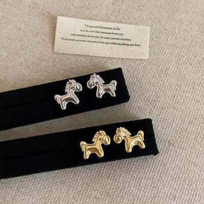 1 Çift Küpe At Şeklinde Alaşım Küpeler Hafif Güvenli Arkadan Kapatmalı Küpe Takı Hediye