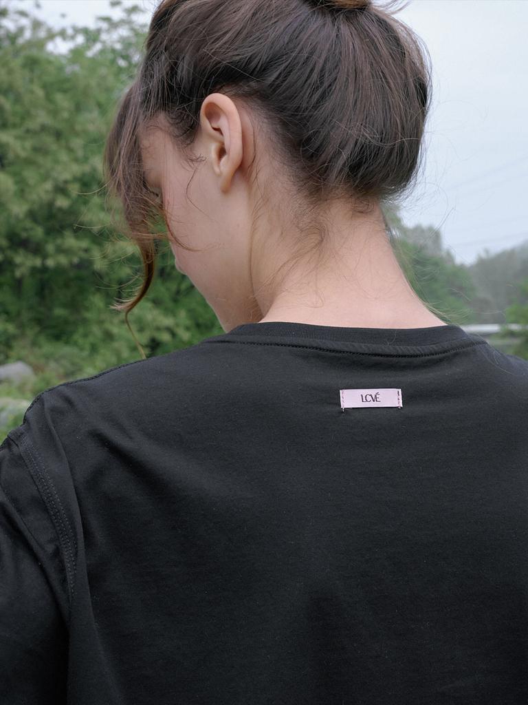 Elssibeui Mini Label Crop T-Shirt_Black