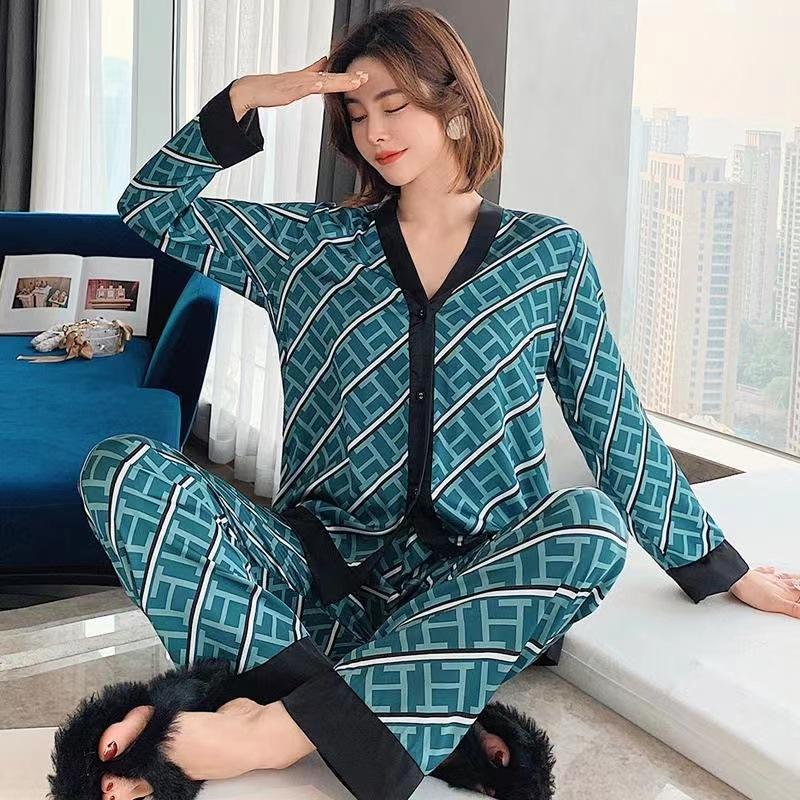 Sexy pajamas women s spring and autumn new ice silk long-sleeved suit outer wear imitation silk large size loungewear winter M