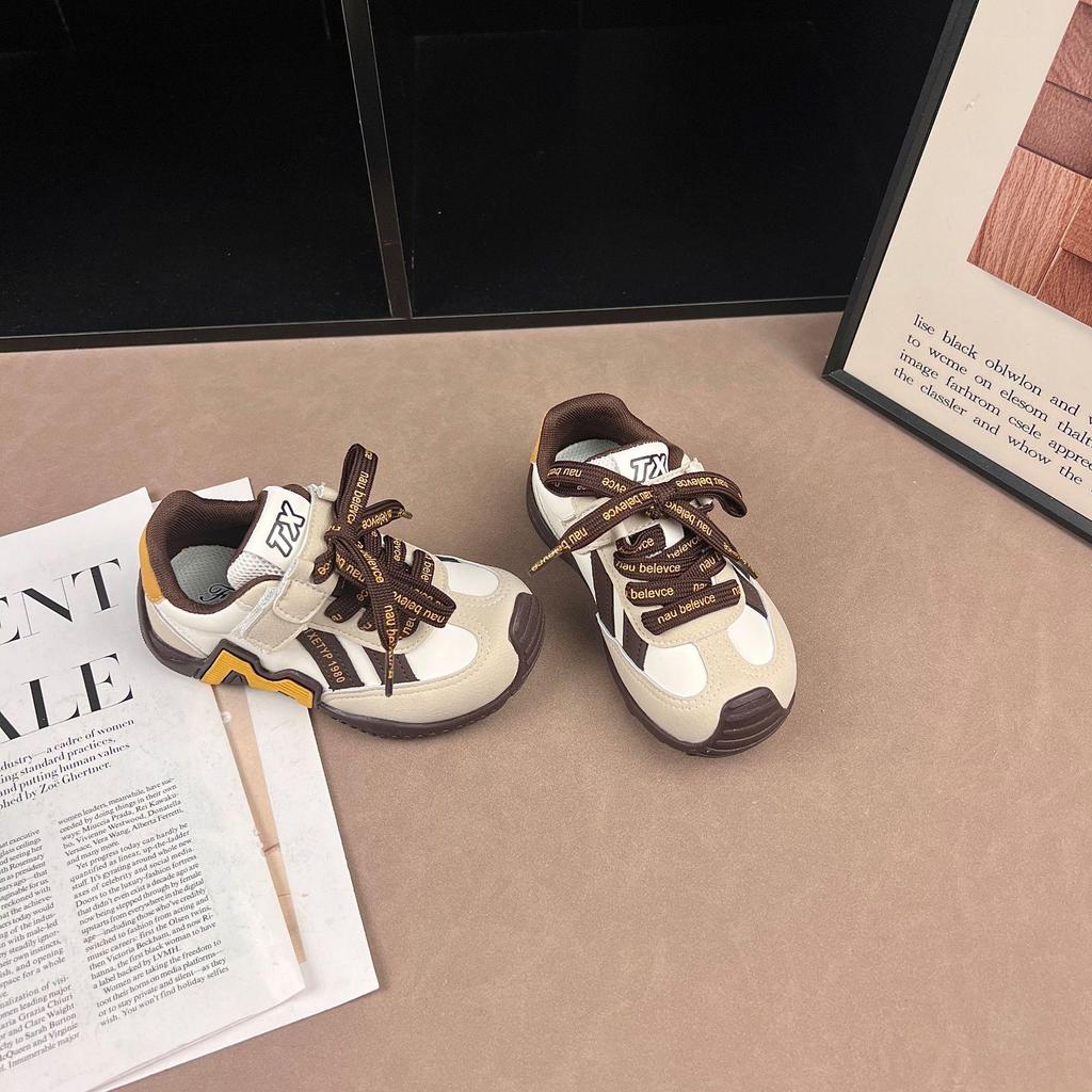 2026 Vår/Höst Andningsbara Halkfria Sportskor för Pojkar & Flickor - Snygga, Mångsidiga Anti-Spark Sneakers för Studenter