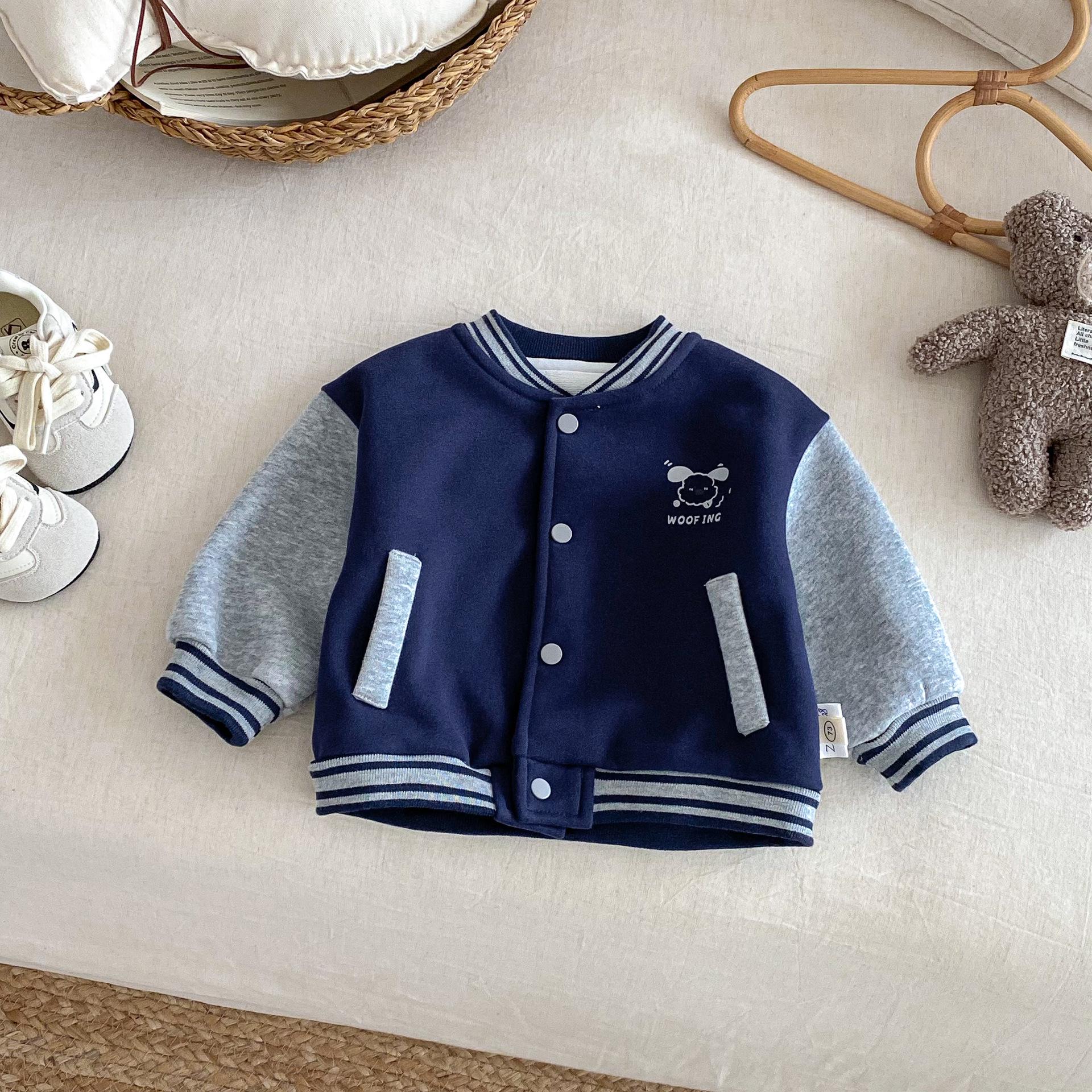 

Зимняя флисовая бейсбольная куртка для мальчиков 2025 года, в стиле колор-блок - корейский тренд 100 темно-синий