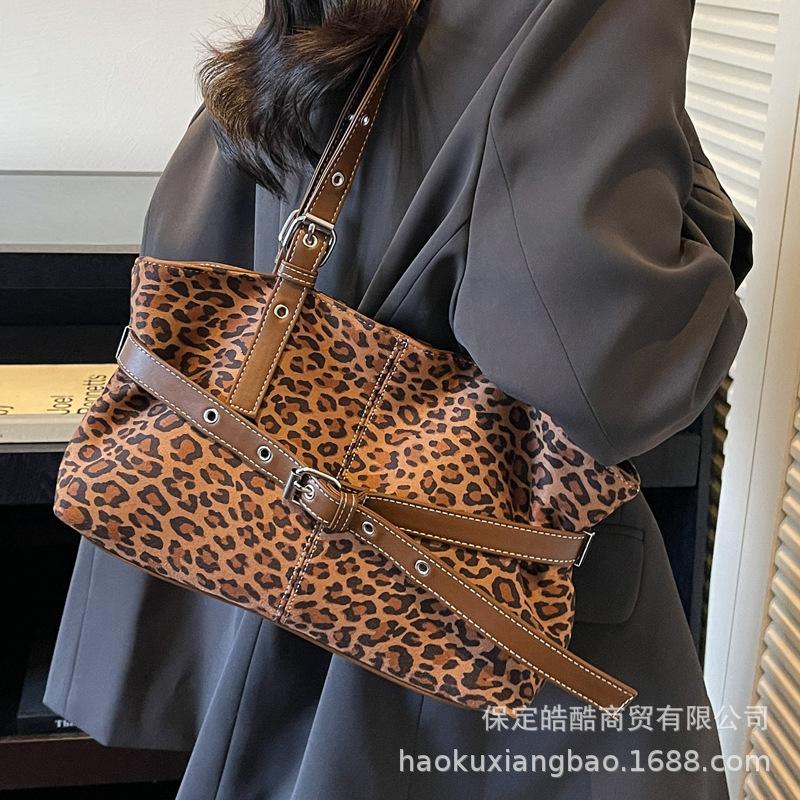 Korean Version of Casual Ins Leopard Print Large-capacity Tote Bag 2025 Autumn and Winter New Shoulder Underarm Bag Women's Simple and Versatile