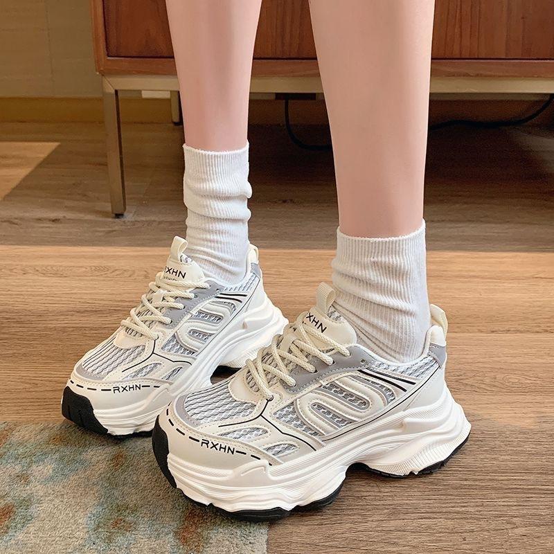 

Папины кроссовки — новый бестселлер для женщин. Это тонкие, дышащие и увеличивающие рост повседневные спортивные кроссовки. 40 бежевый