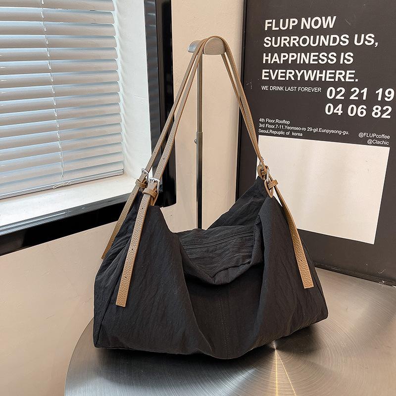 

Canvas bag women s large-capacity autumn and winter leisure pleated shoulder messenger bag class commuter tote bag чорний