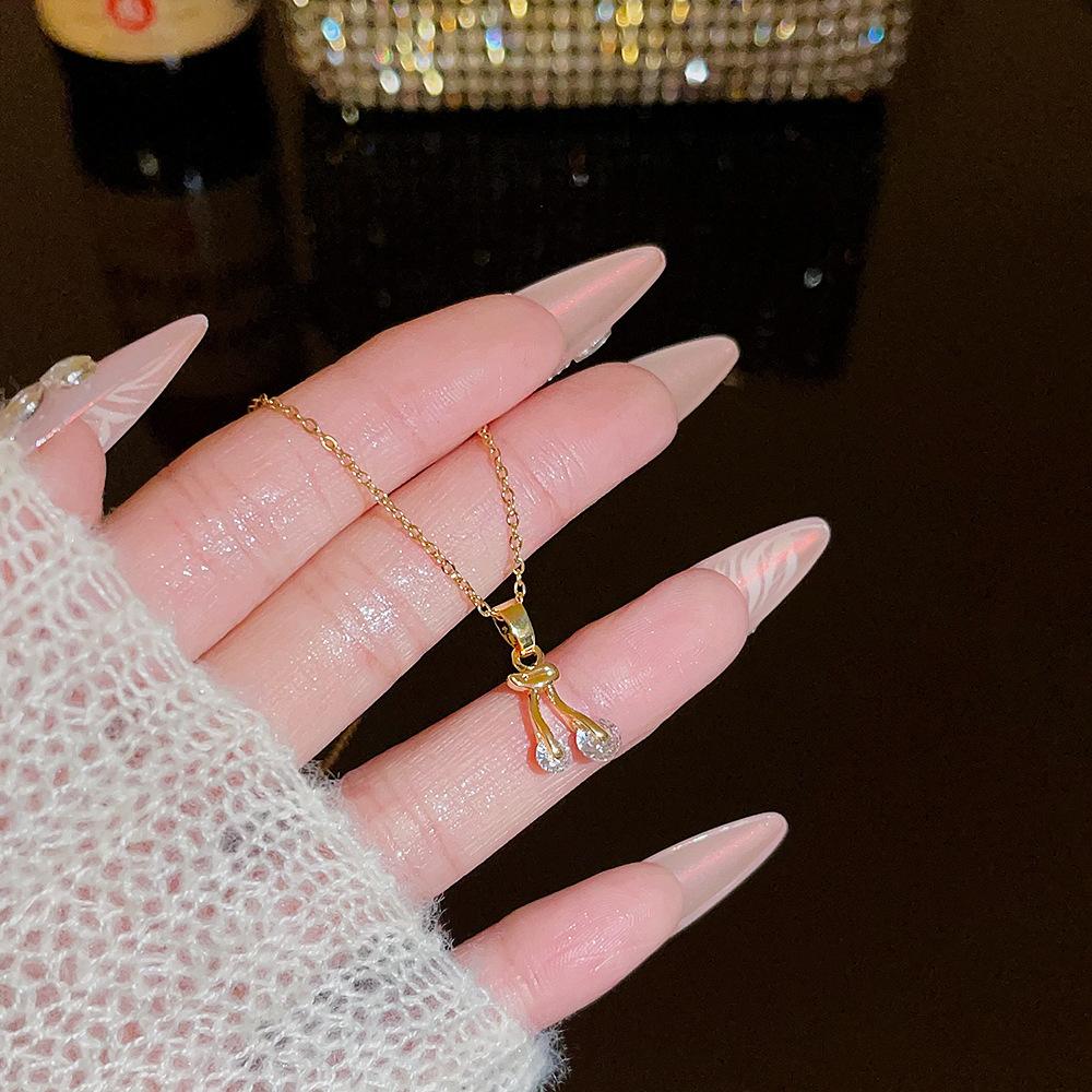 Fashion Light Luxury Titanium Steel Necklace Women'S High-End Pendant Sweet Temperament Collarbone Chain Does Not Fade Accessories