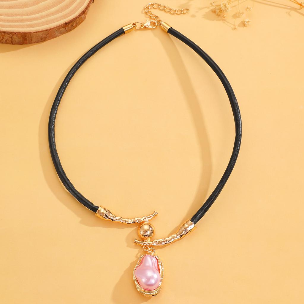 Vintage 2026 Wind Irregular Colored Baroque Pearl Pendant Autumn and Winter Leather Neck Chain Vintage Personality Necklace Women