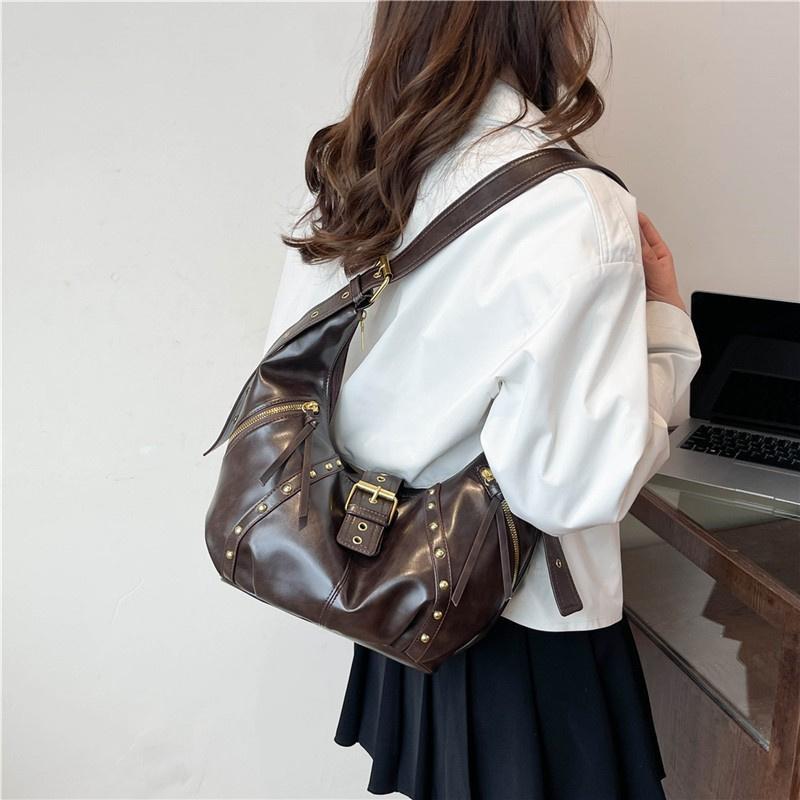 PU Leather Shoulder Bags Retro American Style Rivets Buckle Crossbody Bag Fashion Design Korean Style Locomotive Style Underarm CLE