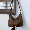 Lazy wind large-capacity bag women's new trendy retro soft leather shoulder bag commuter messenger tote bag