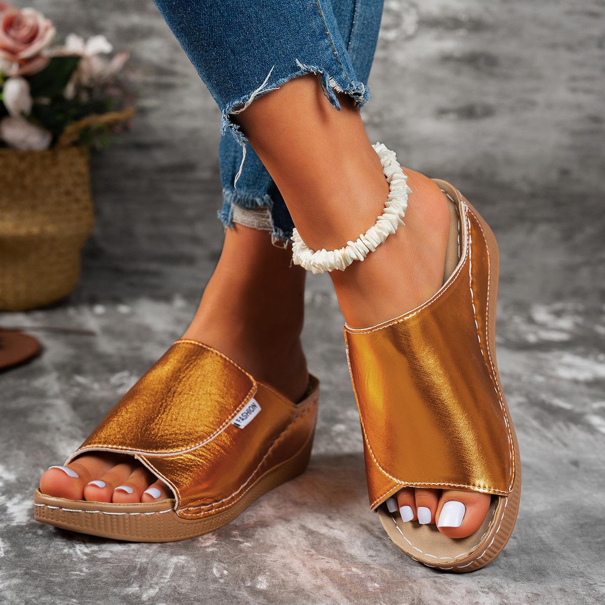 

Fashion Summer 2025 new foreign trade women s thick-soled slippers, large-sized one-line wide striped thick-soled fish-mouth slippers 36