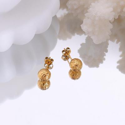 Boucles d'oreilles puces petites boules dorées françaises: Bijoux en acier titane plaqué or 18 carats pour femmes