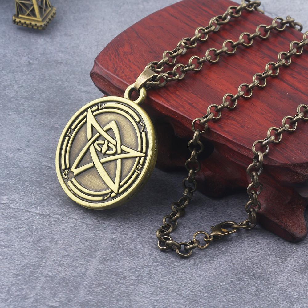 Cthulhu Mythos Keychain With Zinc Alloy Pendant Keyring For Collectors And Fans