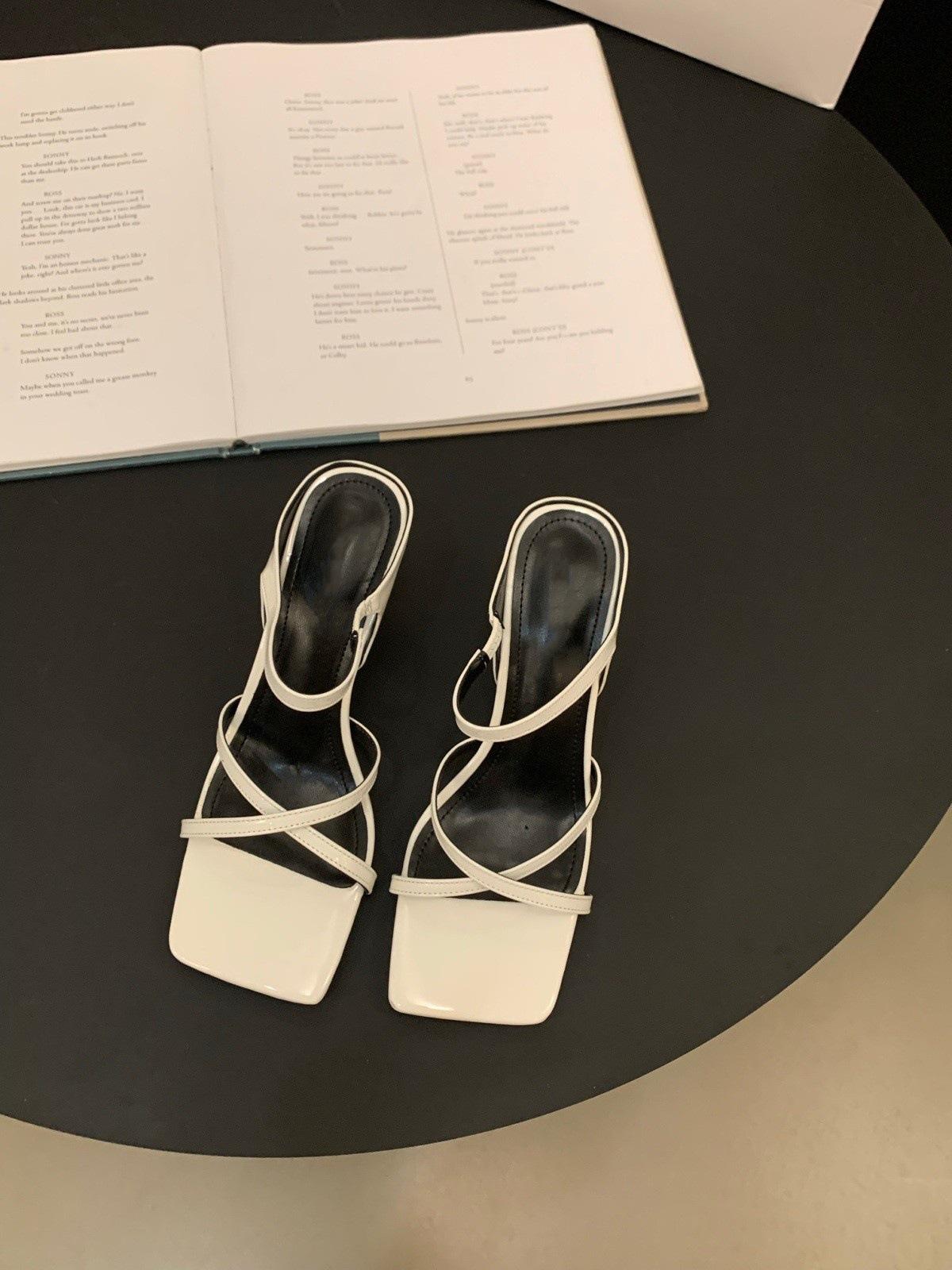 

Французский темперамент тонкий каблук крутые тапочки туфельки феи 2025 новая летняя мода черные босоножки на высоком каблуке 39