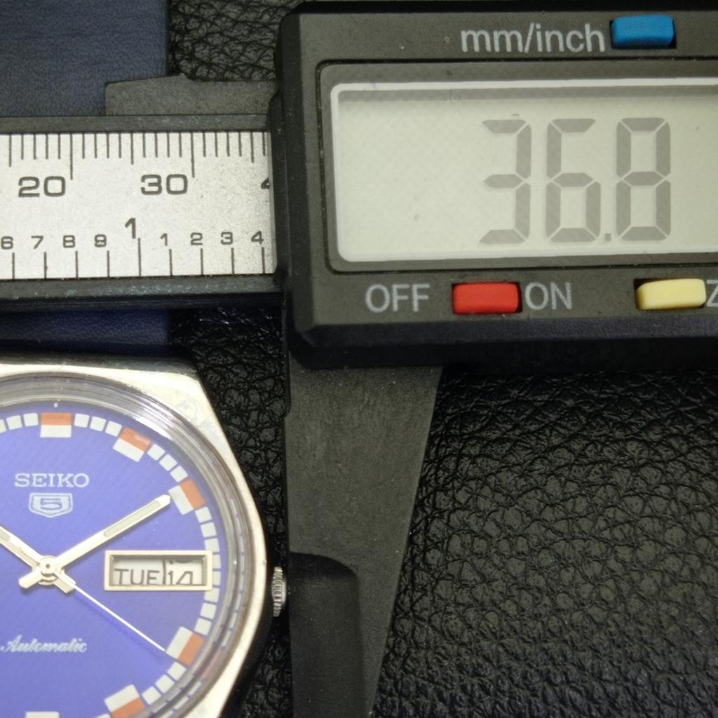 AUTOMATIC VINTAGE SEIKO 5 JAPAN MENS BLUE COLOR DIAL WATCH a701478-5 R206b-a701478