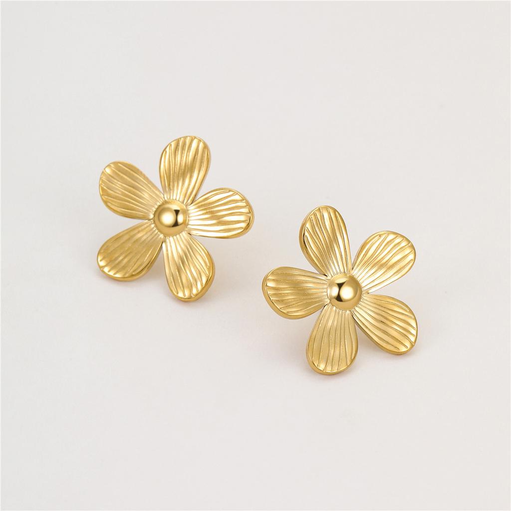 GEMCHIC Women's Vintage 18K Gold Plated Stainless Steel Five-Petal Flower Earrings Luxury Textured Floral Studs Fashion Jewelry