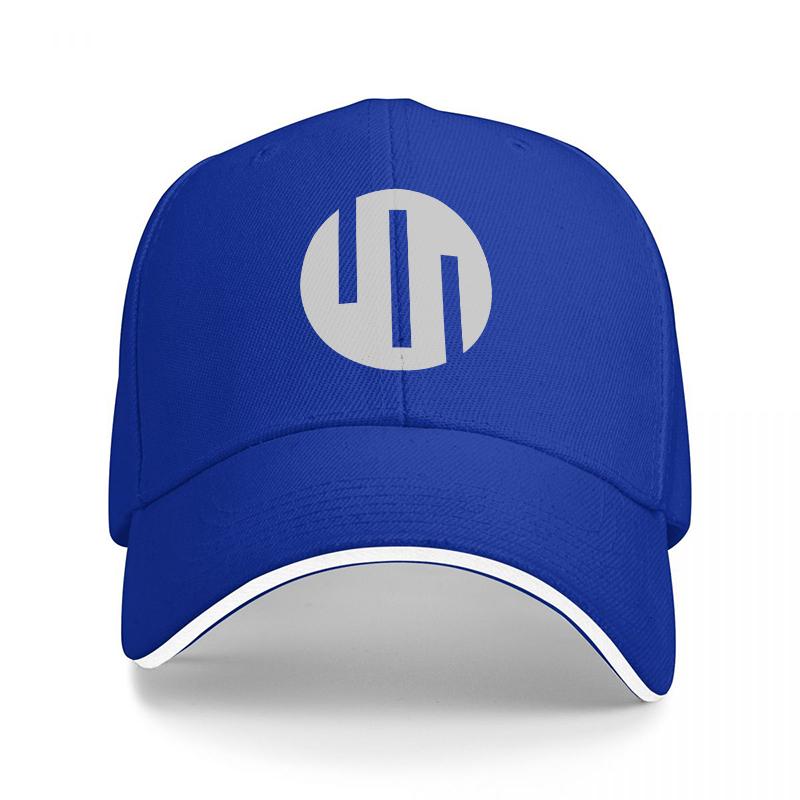 FN-logotyp Svart Basebollkeps med Vit Kant och Minimalistisk Design för Urban Streetwear-stil och Vardagsbruk