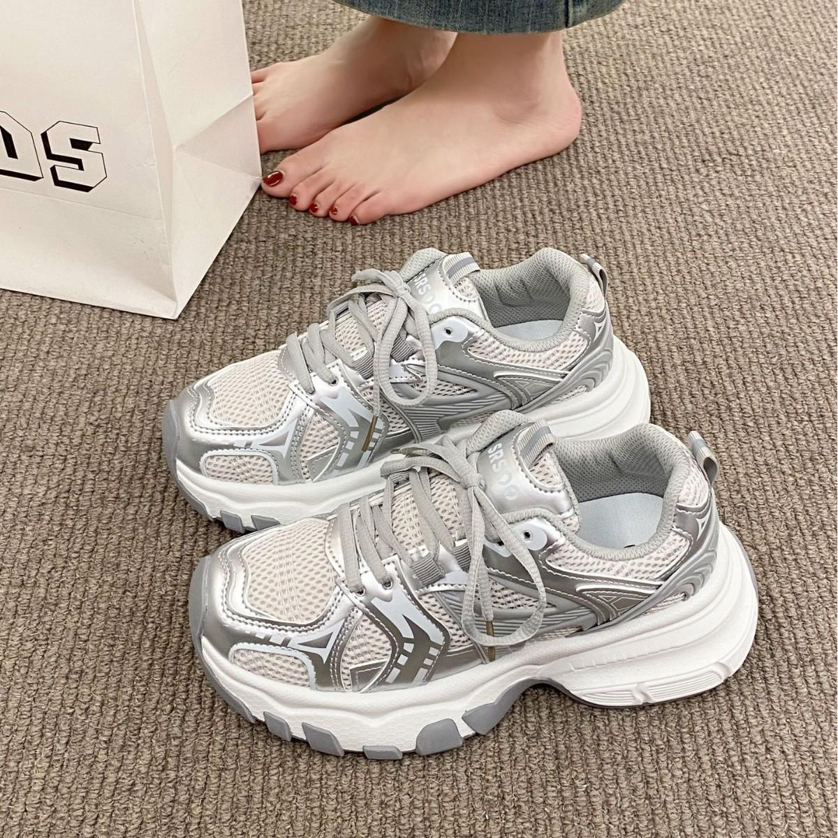 

Breathable mesh soft-soled shoes 2025 spring and summer thin thick-soled sports and leisure ins trendy women s sports shoes thick-soled 40 білий