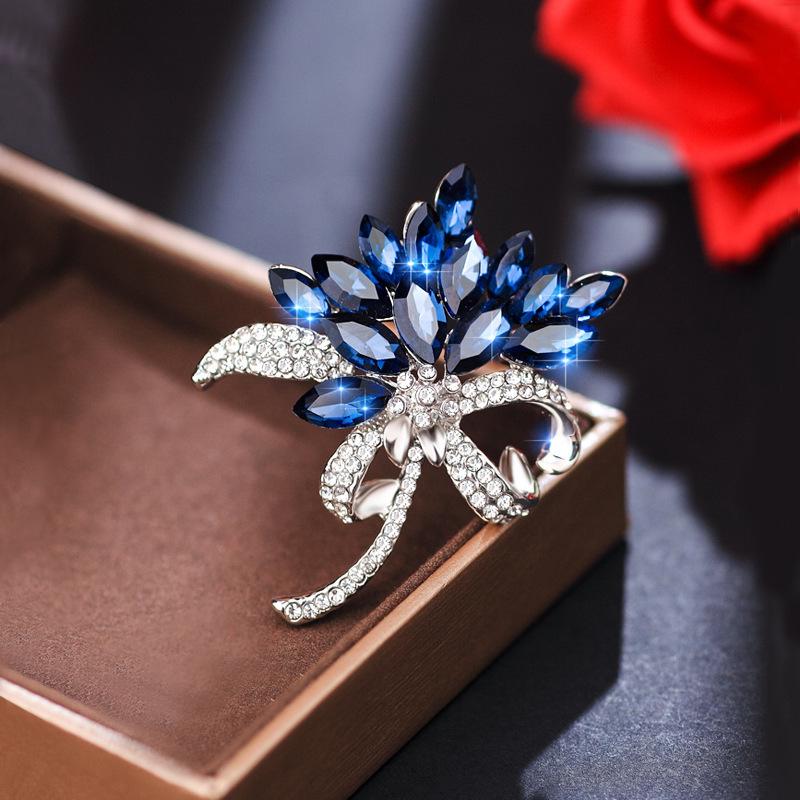 High-End Rhinestone Brooch Pin: Retro Jewelry Corsage for Men and Women