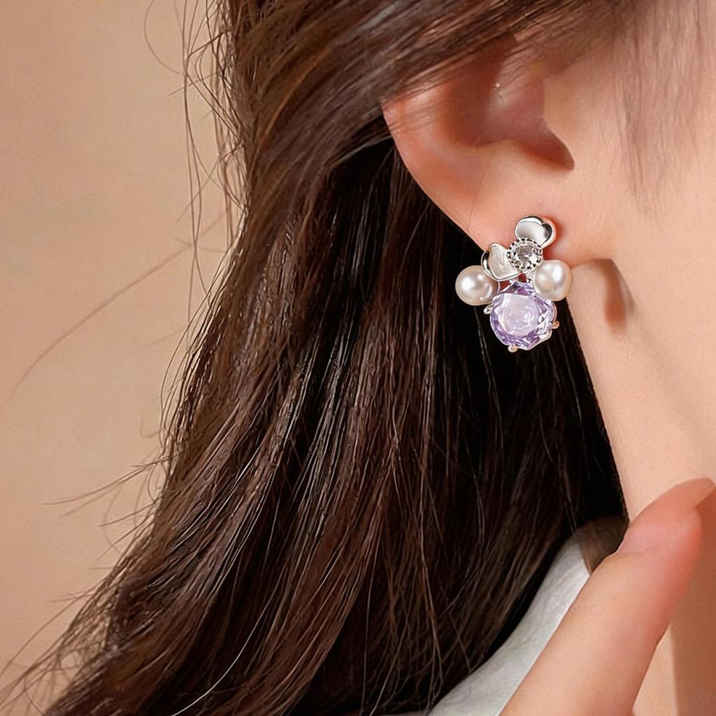 Silver needle light luxury zircon pearl flower stud earrings fresh and sweet temperament earrings niche high-end versatile earrings