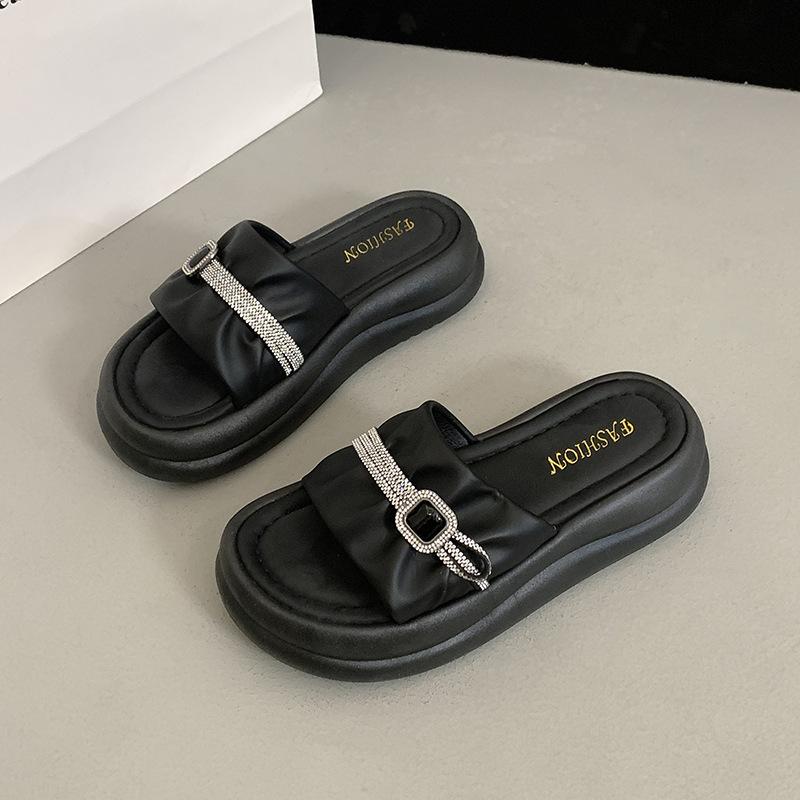 2025 new thick-soled one-word French with skirt beach casual non-slip muffin shoes summer fashion outer slippers