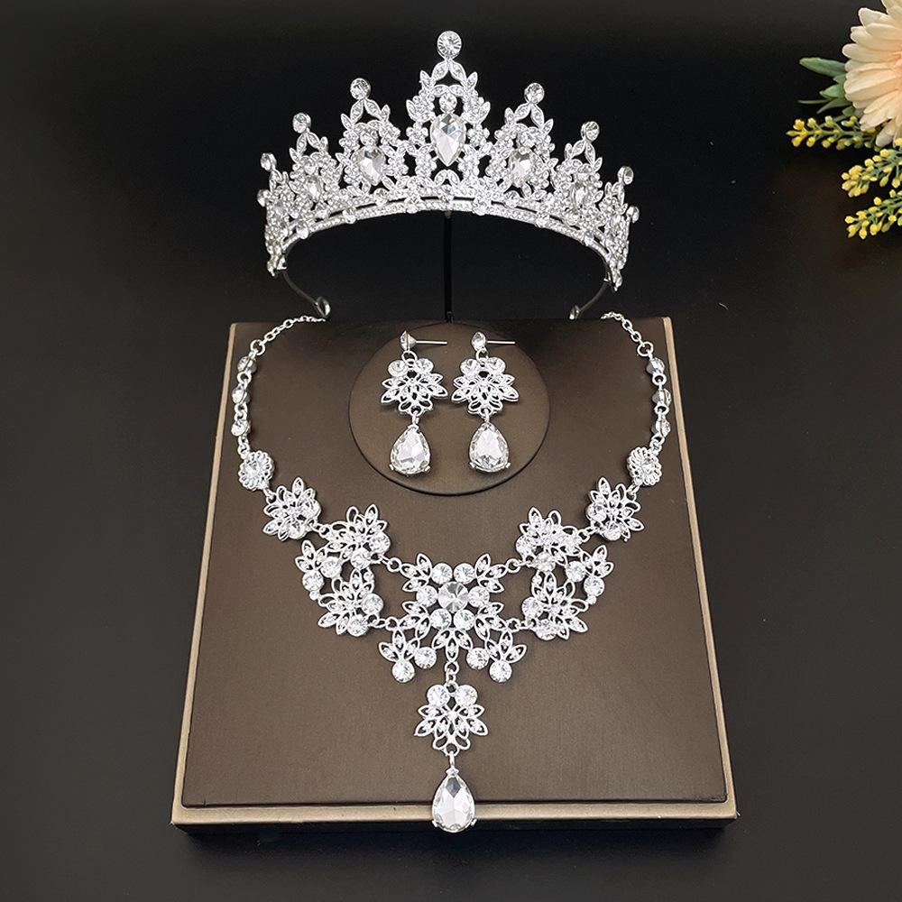 New Bridal Tiara Crown Three Piece Set Wedding Necklace Earrings Rhinestone Set European and American Wedding Accessories