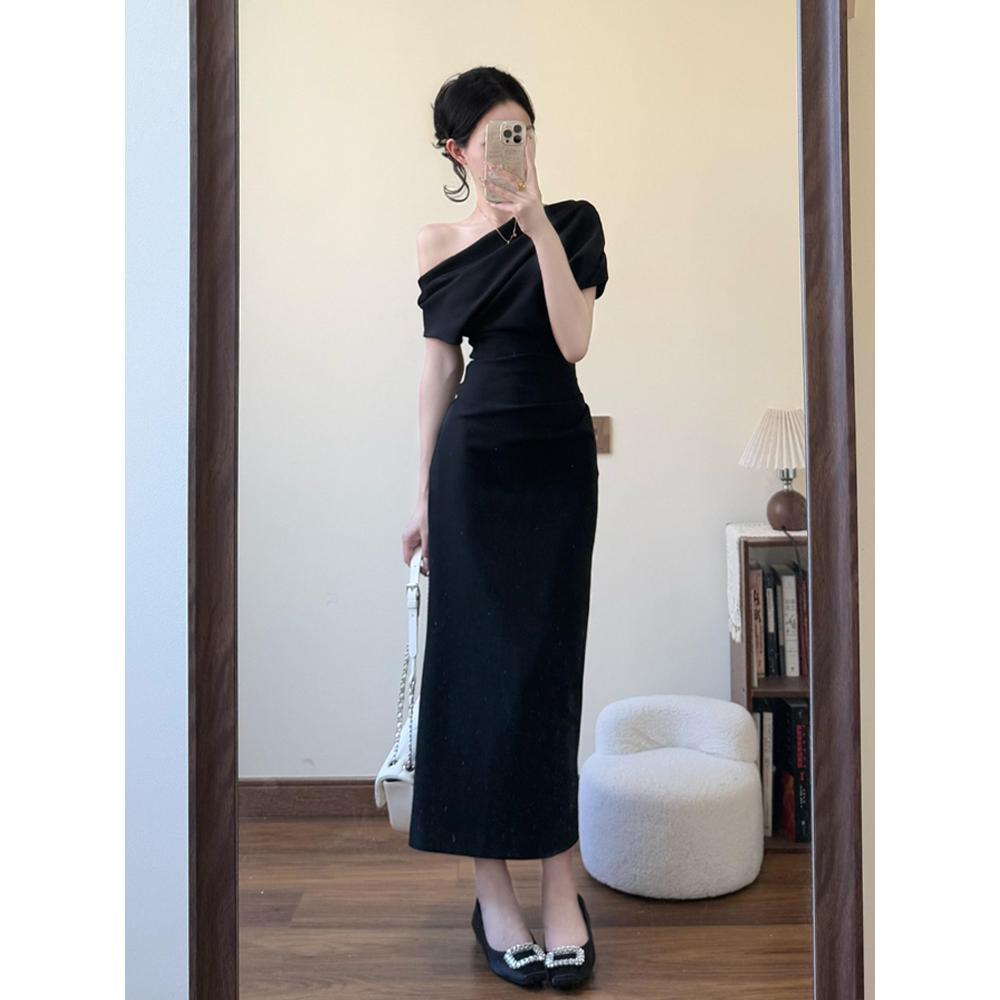 Royal sister, light and familiar style, black slanted shoulder dress, high-end girly temperament, waist-closed long dress, summer French Hepburn style