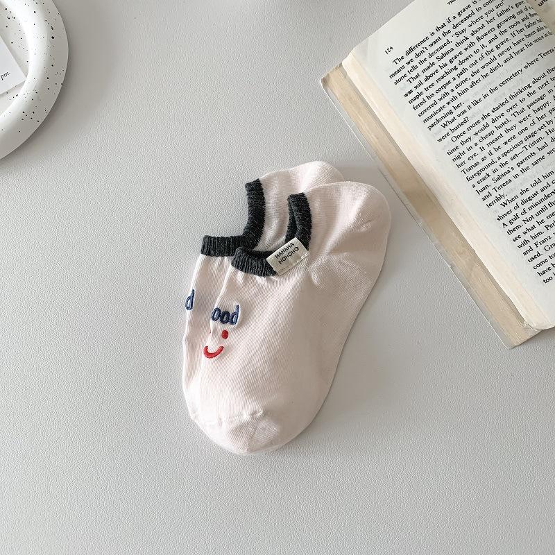 Spring and Summer Thin Women's Socks with Embroidered Letters, Cartoon Smiling Faces, Invisible and Non-dropping Heels