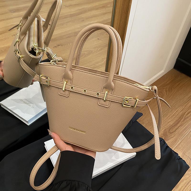 This year's popular small bag women's autumn and winter 2025 new retro shoulder messenger bag Korean version portable bucket bag