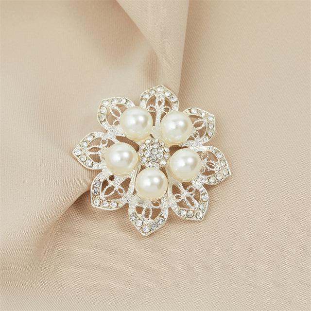 

Fashionable Fashionable Pearl Pin Brooch High End Zircon Stone Petal Brooches For Women Clothes Pin Accessories Fine JewelryFashion Jewelry