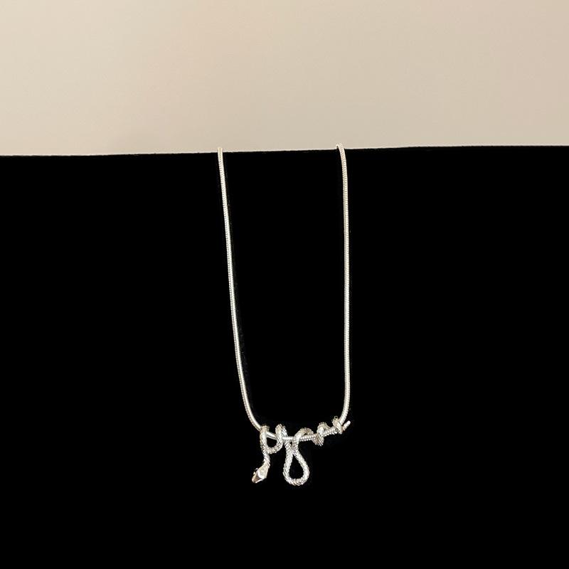 

Дизайнерское ожерелье с подвеской в виде змеи, женская нишевая индивидуальность, уникальная, изысканная, модная, универсальная, шейная цепочка, цепочка для свитера