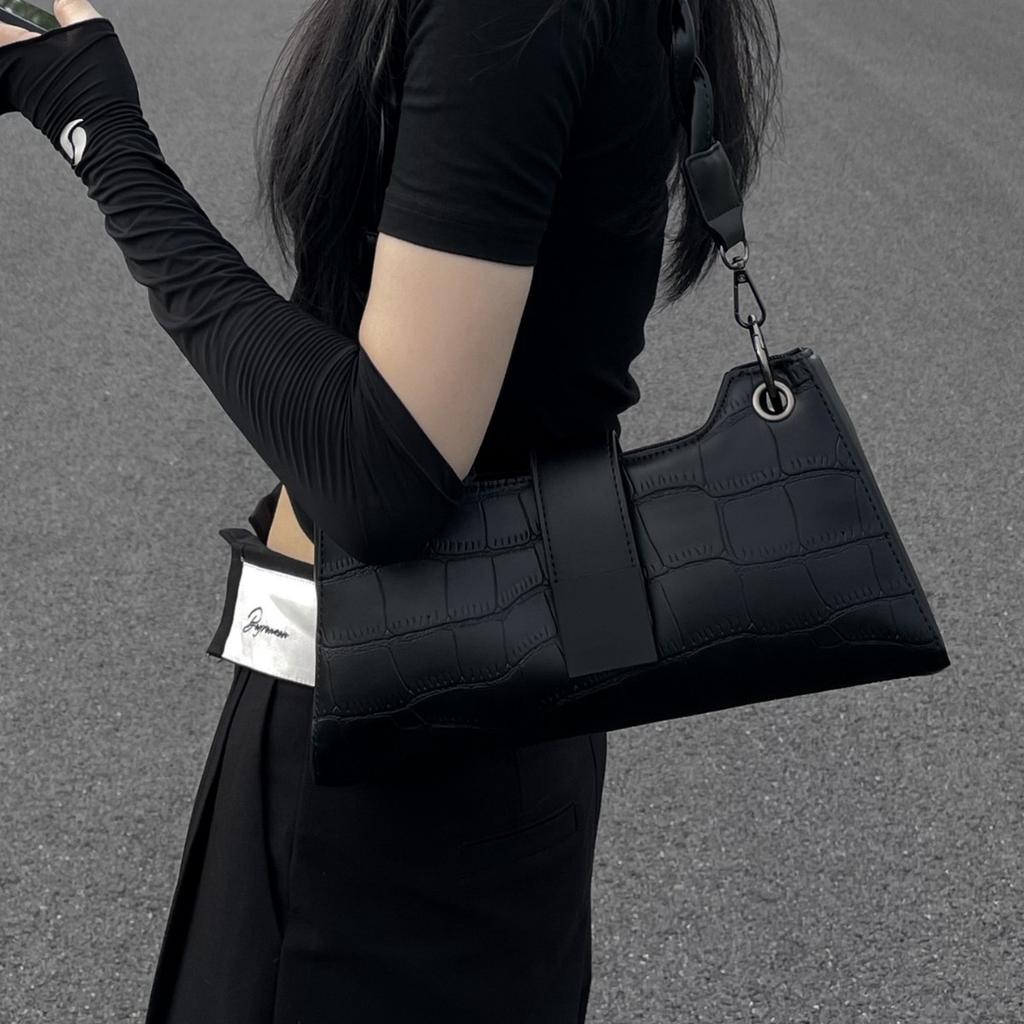 High-end single shoulder underarm bag women's new trendy fashion niche design popular texture messenger bag