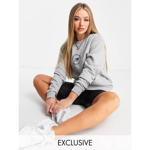 

Серый свитшот New Balance life in balance
