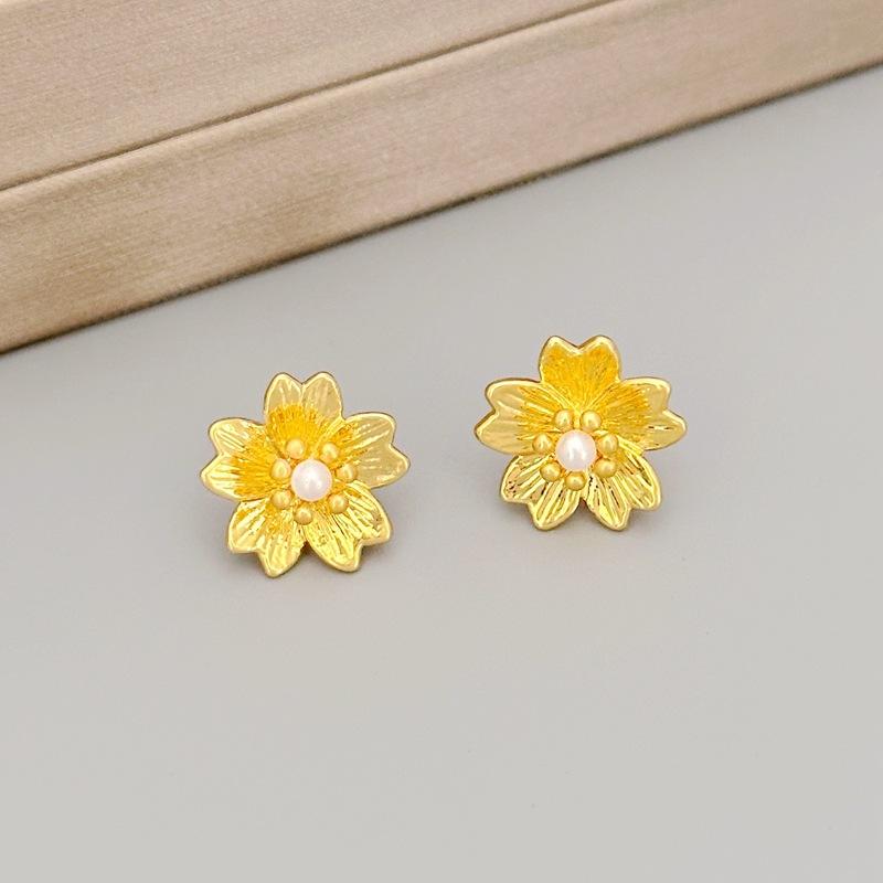 Stylish And Simple High-End Flower Stud Earrings Design Five-Petal Flower Earrings