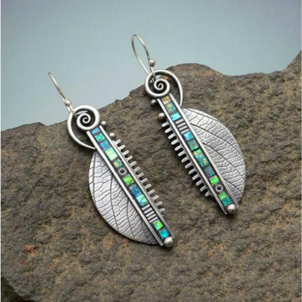 Retro Love Shape Strange Earrings European Beautiful Woman Earrings