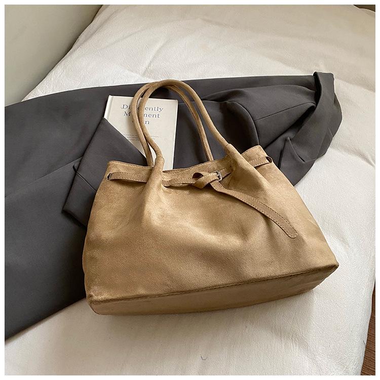 Retro high-value underarm bag women's 2025 new large-capacity suede tote bag simple shoulder commuter bag
