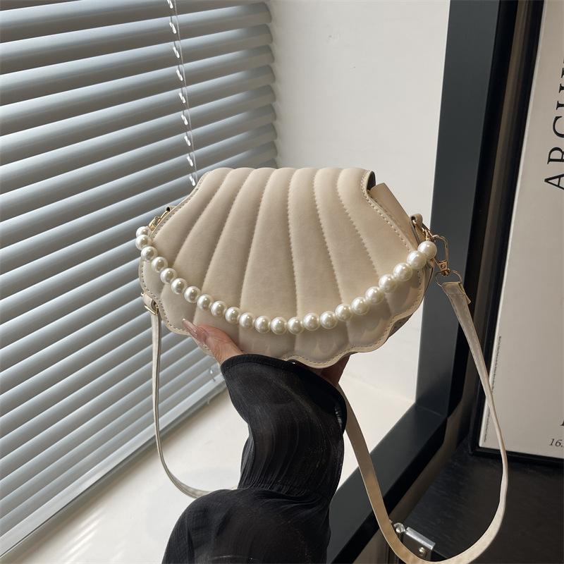 

Trend Personality Indentation Spring New Fashion Simple Pearl Portable Crossbody Shoulder Shell Bag Women s Light Luxury білий