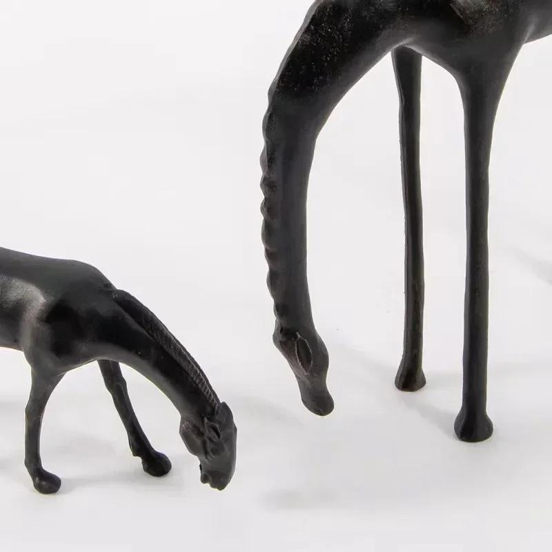Retro Horse Metal Sculpture Crafts Abstract Artwork Statue Ornaments Desk Decoration Steed Furnishings Vintage Home Decor