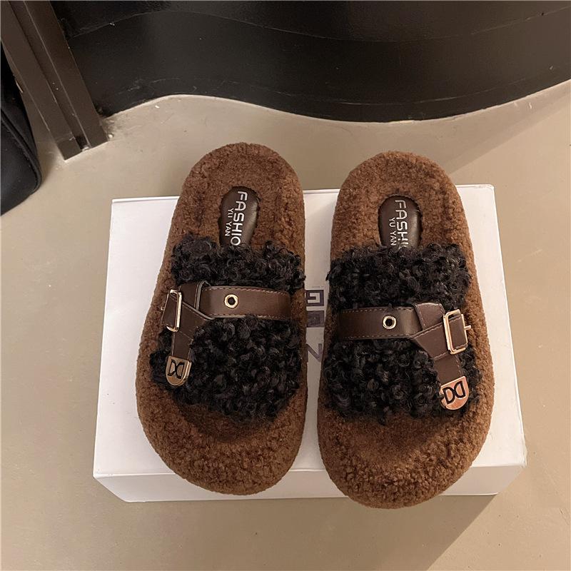 

Пушистые тапочки на толстой подошве для женской верхней одежды 2025 осень новая модная пряжка на ремне ленивые повседневные плюшевые кудрявые тапочки 41 чёрный