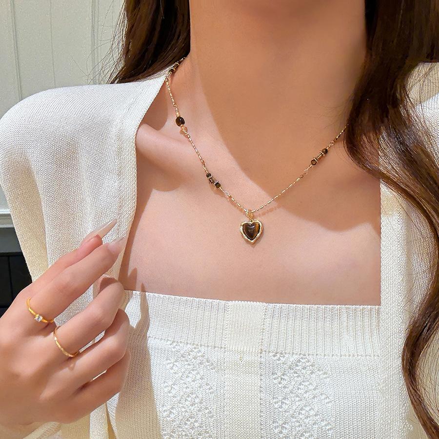 Vintage Maillard Wind Tiger's Eye Stone Beaded Love Pendant Necklace Accessories Women's Sweater Chain Necklace